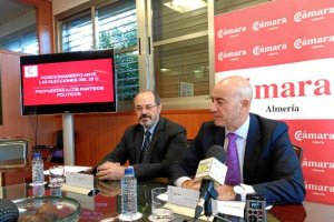 Rueda de prensa esta mañana en la Cámara.