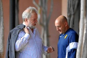 El presidente con el ya destituido entrenador.