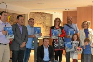 Asistentes al acto de presentación de la revista de Somos Albojenses. 