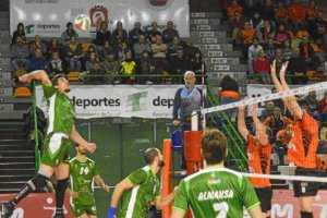 Unicaja se trae el liderato de Teruel.