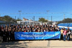 Alcaldes y concejales del Partido Popular durante de presentación de la campaña.