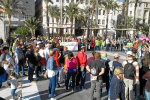 La concentración ciudadana tuvo lugar en la mañana de ayer domingo en la Plaza de las Velas de la capital.