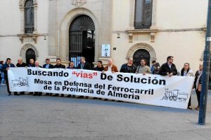 Acto de ayer junto a la Escuela de Artes.