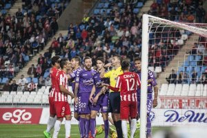 El Almería no puede encajar tanto en casa.