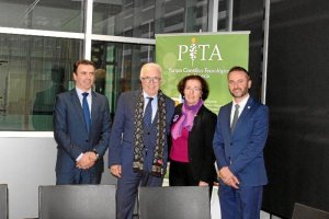 El consejero durante su visita al PITA