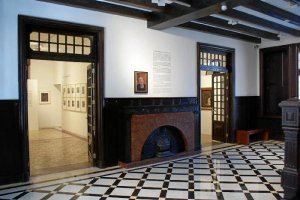 Entrada al Museo de Arte Doña Pakyta. 