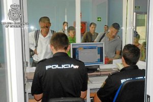 Control de pasajeros en el puerto de Almería