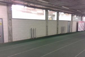 Sala de vídeo con las luces encedidas.