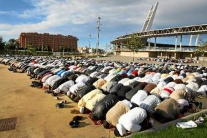 Rezos en la Fiesta del Cordero.