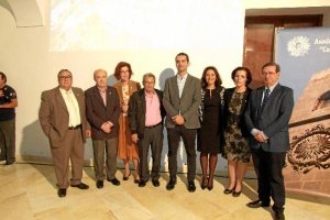 El alcalde en funciones, la delegada de Gobierno, ex alcalde de Almería, la presidenta de la Asociación y los ex presidentes del Casco Histórico