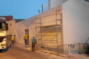 Trabajos en marcha en la parte exterior del edificio.