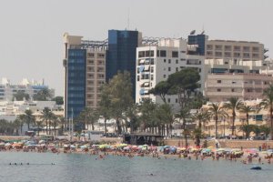 El Portomagno es un emblema del turismo roquetero de los 80 y es gestionado por la caden ATH y propiedad del Complejo Residencial Mirador.