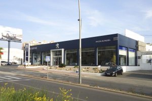 En sus instalaciones de la capital -Ctra. De Granada, 2º tramo, nº72- con cerca de 13.000 metros cuadrados, dan respuesta a las necesidades de cada u
