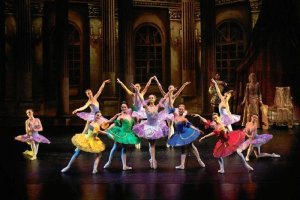 Un momento de la representación de ‘La bella durmiente’, que esta noche llega a Roquetas.