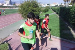 Un grupo de futbolistas, al final del entrenamiento.