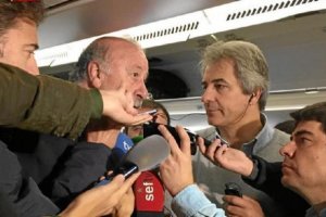 El seleccionador en rueda de prensa.