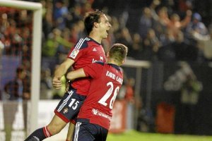 Unai celebra el primer gol para Osasuna.