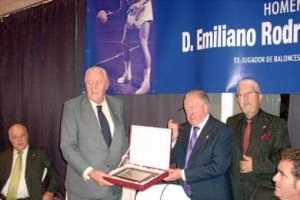 Emiliano ya es socio de honor de la Peña Madridista de Berja.