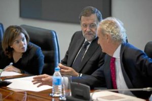 Soraya Sáenz de Santamaría, Mariano Rajoy y Pedro Morenés en el Consejo de Seguridad Nacional (Pool Moncloa / Diego Crespo)