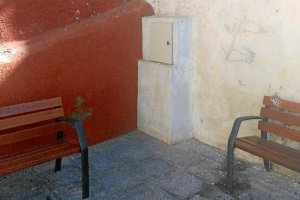 Acceso utilizado por las vándalos en la calle Descanso