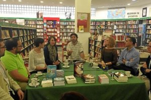 Picasso reunió ayer, frente a un café, a David Reche, Fran Cazorla, Sol Ravassa, Sarah Thomas, Antonio García, Mar de los Ríos, Fernando Martínez Lóp