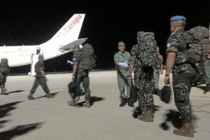 El general despide uno a uno a los militares de la primera rotación de la BRILIB XXIV