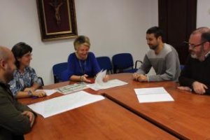 Eloísa Cabrera con los técnicos municipales.