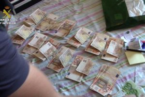 Dinero localizado en el registro de la vivienda de Aguadulce.