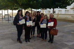 Mujeres formadas tras recibir los diplomas.