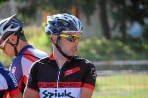 Jairo necesita ayuda para completar un gran calendario.