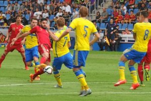Rubén Duarte en plena batalla ante la campeona Suecia.