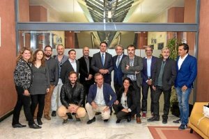 Representantes del audiovisual andaluz tras su encuentro ayer con el consejero.