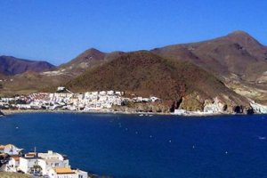 La patera ha sido localizada al sureste de San José.