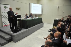 la presentación   fue realizada por Francisco García Navas, de Analistas Económicos.