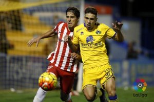 Una jugada del partido en Alcorcón con Marín.