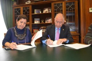 Firma del contrato del presidente y la alcaldesa
