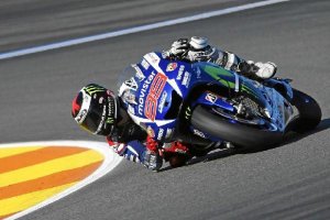 Jorge Lorenzo acaricia un nuevo Mundial.