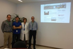 Responsables de la Agencia Sanitaria Poniente, junto al ingeniero informático.