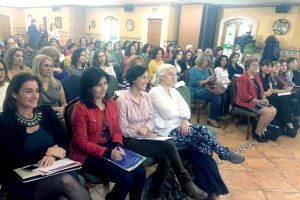 Salon  del Hotel Torreluz que se llenó de mujeres que participaron en las ponencias y mesas redondas.