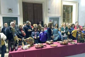 Concetración  en la Plaza de Serón con productos cárnicos.