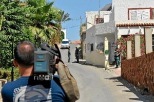Agentes en Palomares en julio de 2011, tras las muertes por disparos de carabina.