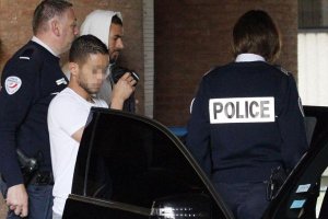 Karim Benzema saliendo de Versalles.