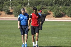 Michel Zabaco se retira aturdido al vestuario junto al doctor Morate.