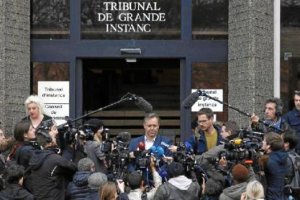 El abogado en rueda de prensa.