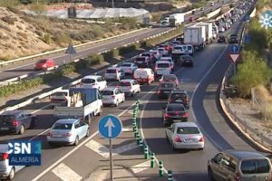 Retenciones en la A-7, tras el cierre al tráfico de la carretera de El Cañarete.