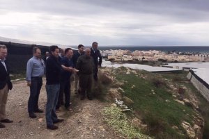 El alcalde de El Ejido junto con los técnicos del área de Agricultura.
