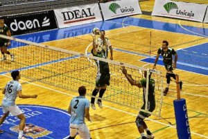 Pablo cabrera en plena colocación.