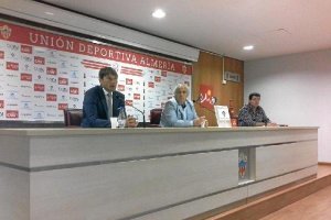 Alfonso García y Joan Carrillo van de la mano.