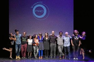 Nerea Aguilar (cuarta por la izda.), con los premiados. 
