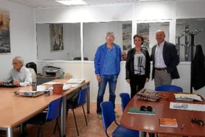 Visita de Joaquín Jiménez y su equipo a la oficina de atención de La Chanca